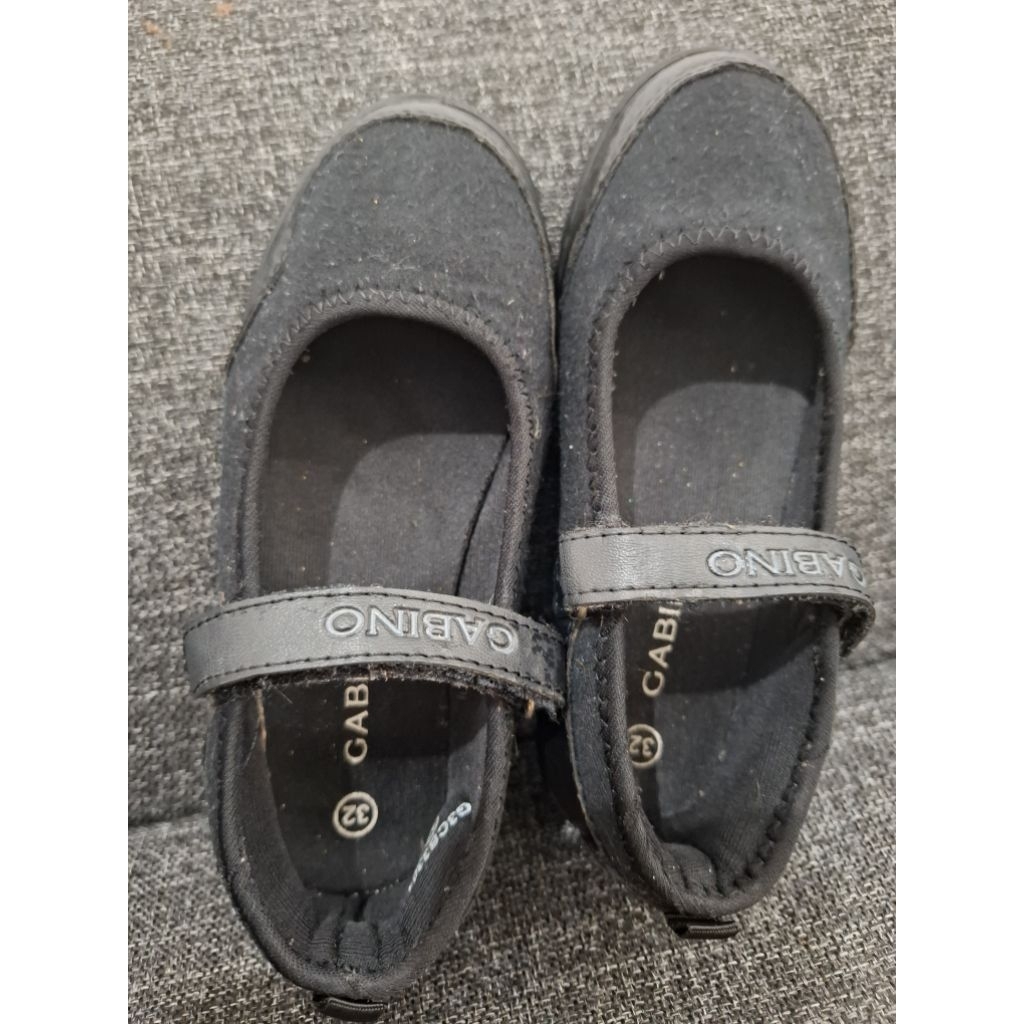 preloved flat shoes gabino size 32