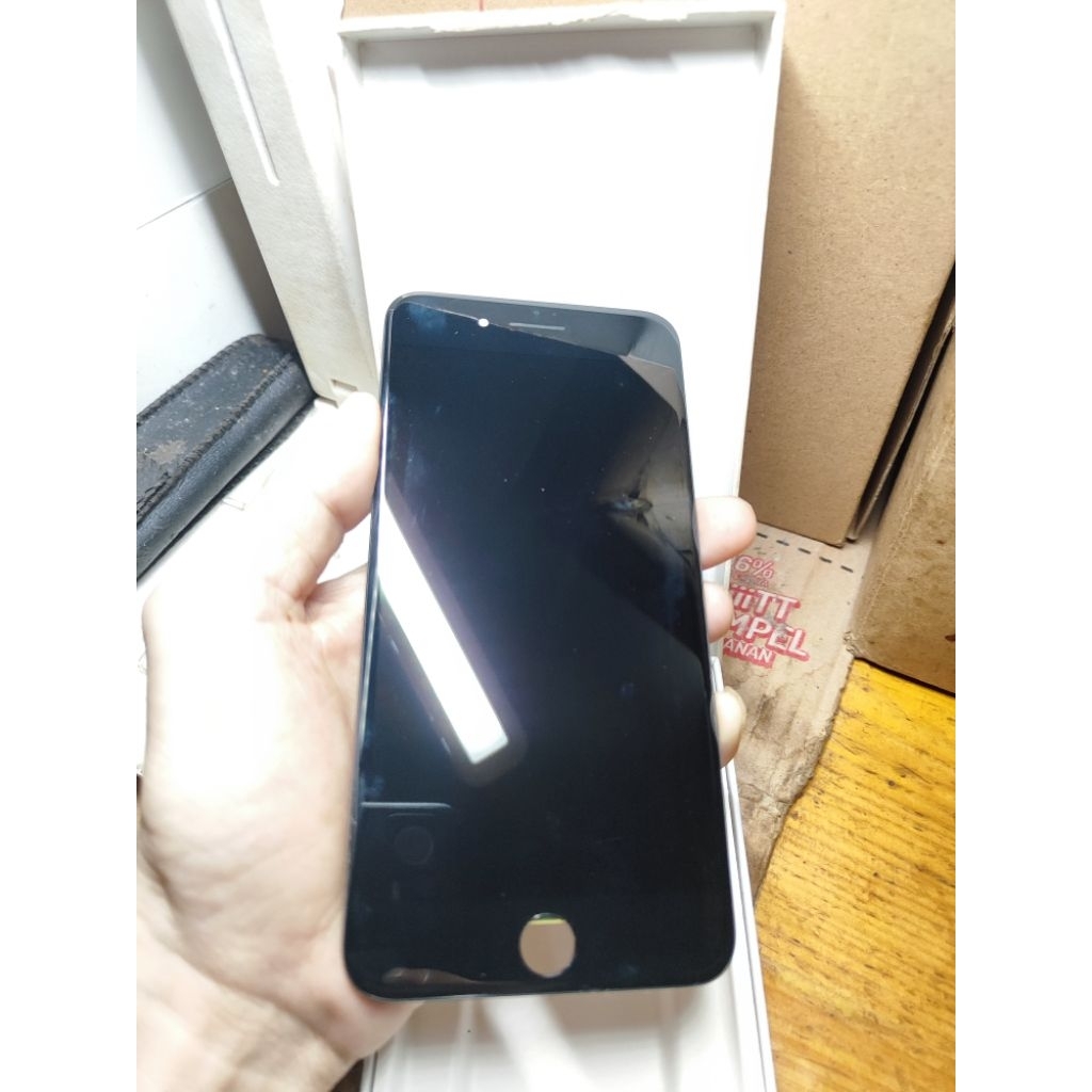 lcd iPhone 7+(plus). copotan warna hitam