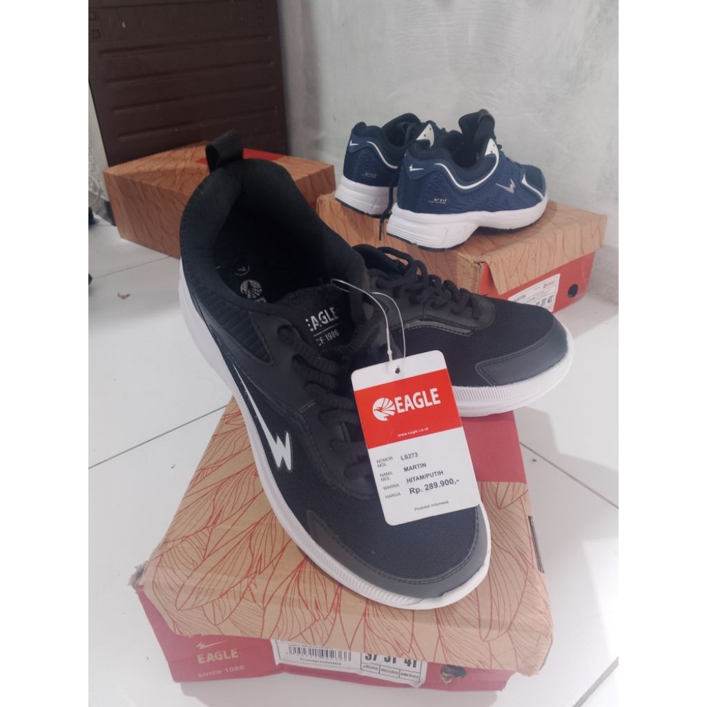 Sepatu Eagle Hitam