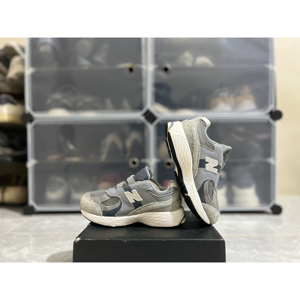 Sepatu Anak Preloved/Second Kids NB 2002R Size 27.5