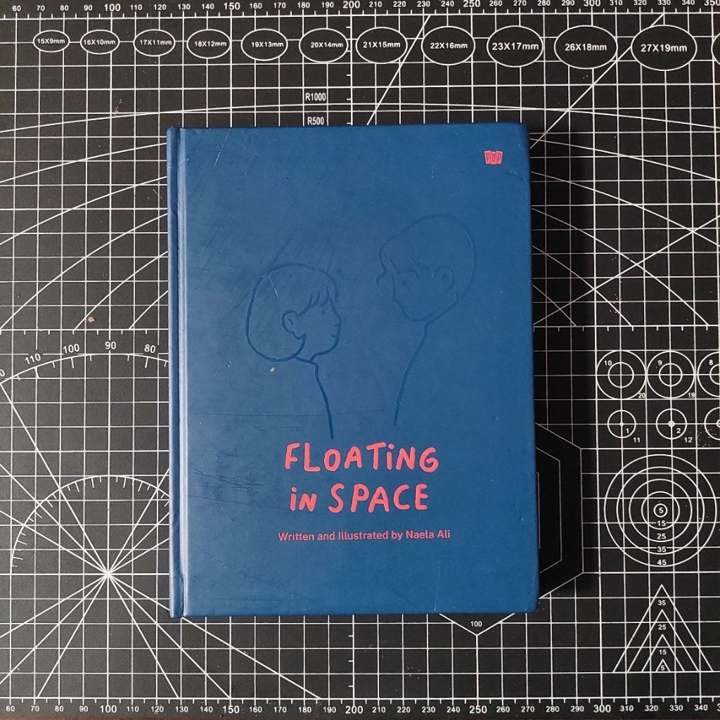 PRELOVED BOOK - Buku Floating in Space HC - Naela Ali