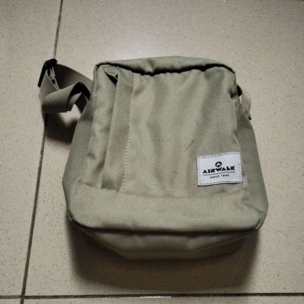 Tas selempang Hijau Sage Air*alk