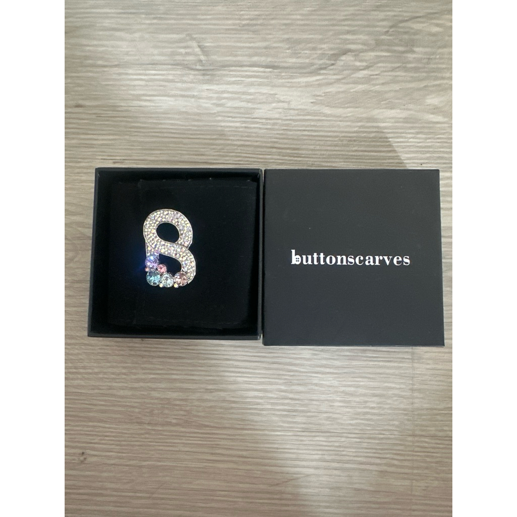 Buttonscarves myta brooch original