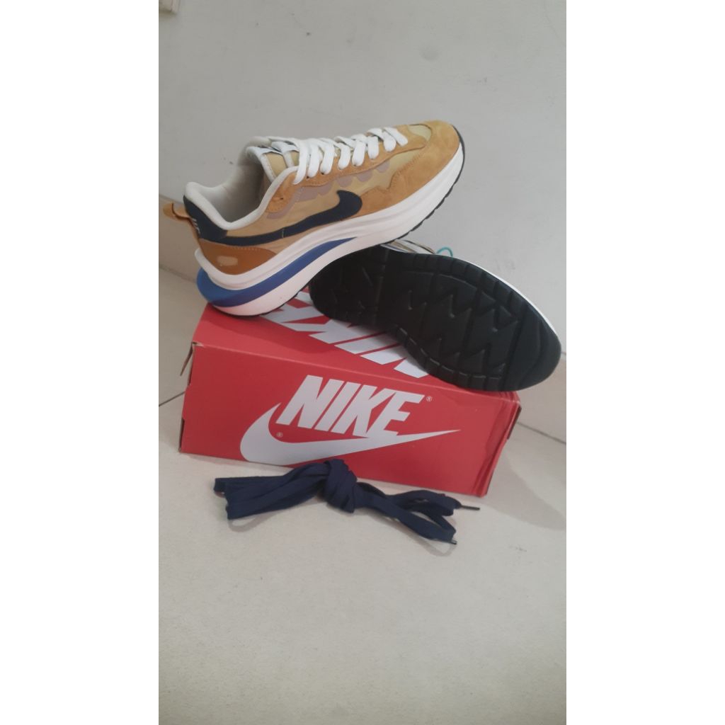 sepatu running Nike vaporwaffle