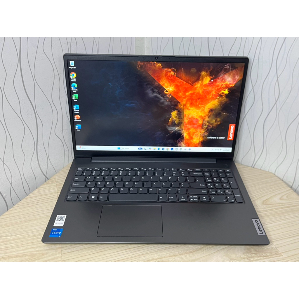 Lenovo V15 G3 IAP intel Core i5-1235U Ram 8 GB ddr4 3200Mhz SSD 512 GB mulus normal garansi resmi on