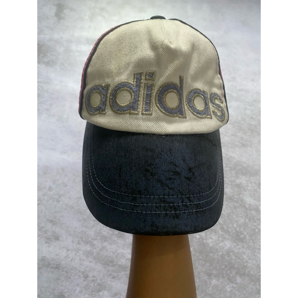 Adidas trucker