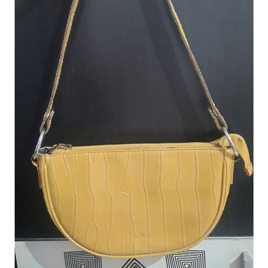 Preloved - Tas selempang tas bahu wanita warna kuning merk Flicka