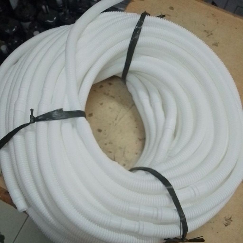 Selang pembuangan AC