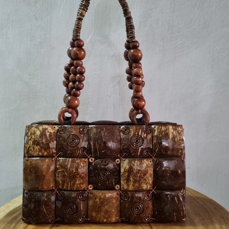 Tas batok kelapa utuh etnik handle kayu kerajinan handmade unik lucu Tas Classic Bali Batok Etnik