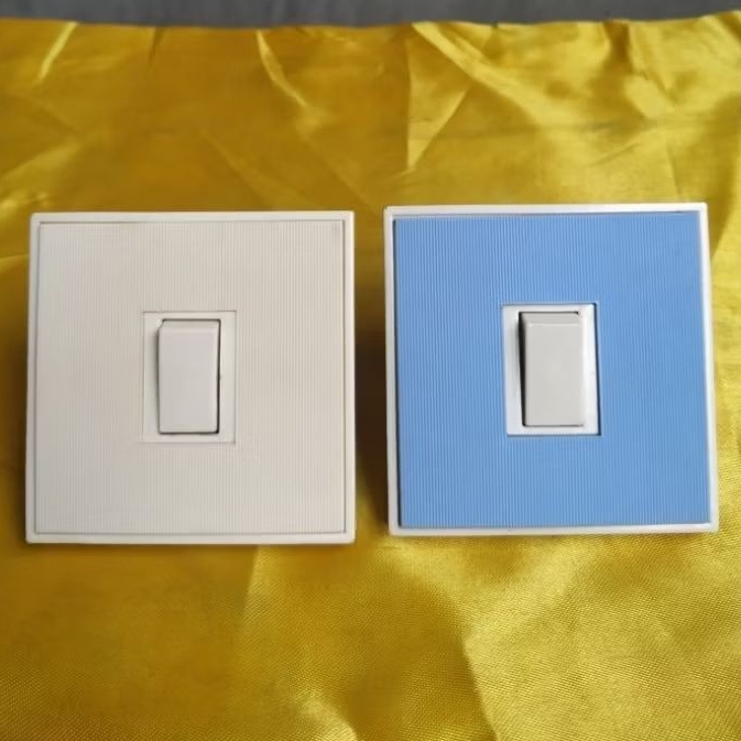 Saklar Engkel Tunggal Voltama Biru / Putih