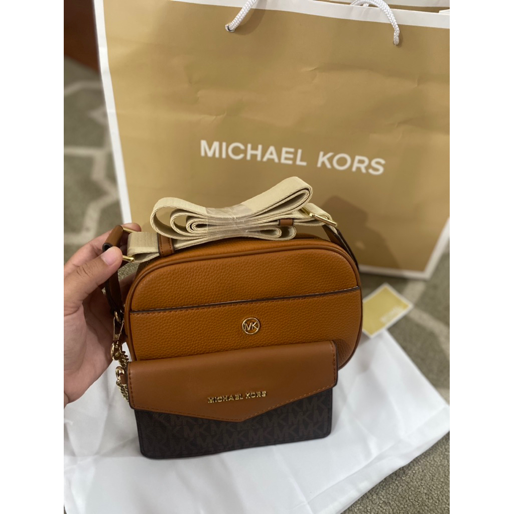 Michael kors camera bag camel
