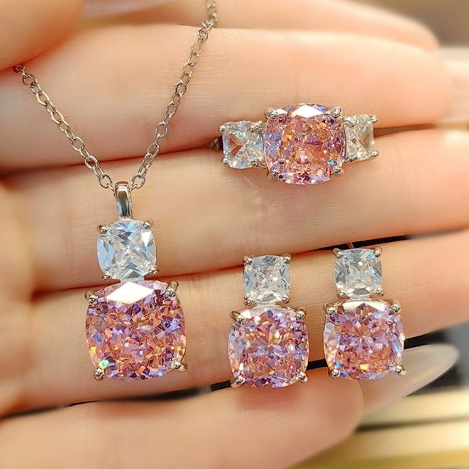 S925 Set perhiasan wanita yang modis dan serbaguna, terdiri dari kalung dengan berlian pink, gantung