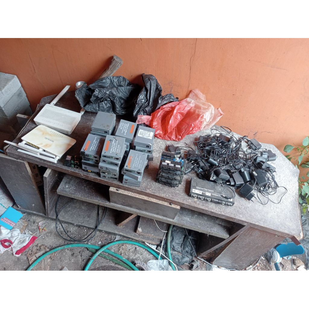 Htb, ONT, Router , adaptor ,Rusak semua