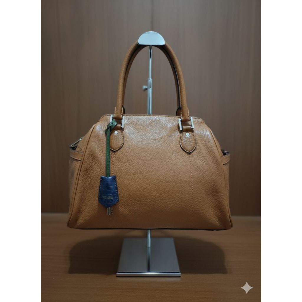 tas preloved brand Esquire