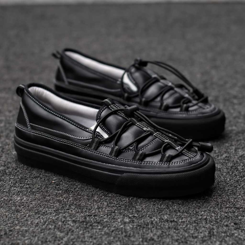 Sepatu Casual Pria Kulit Sintetis Hitam