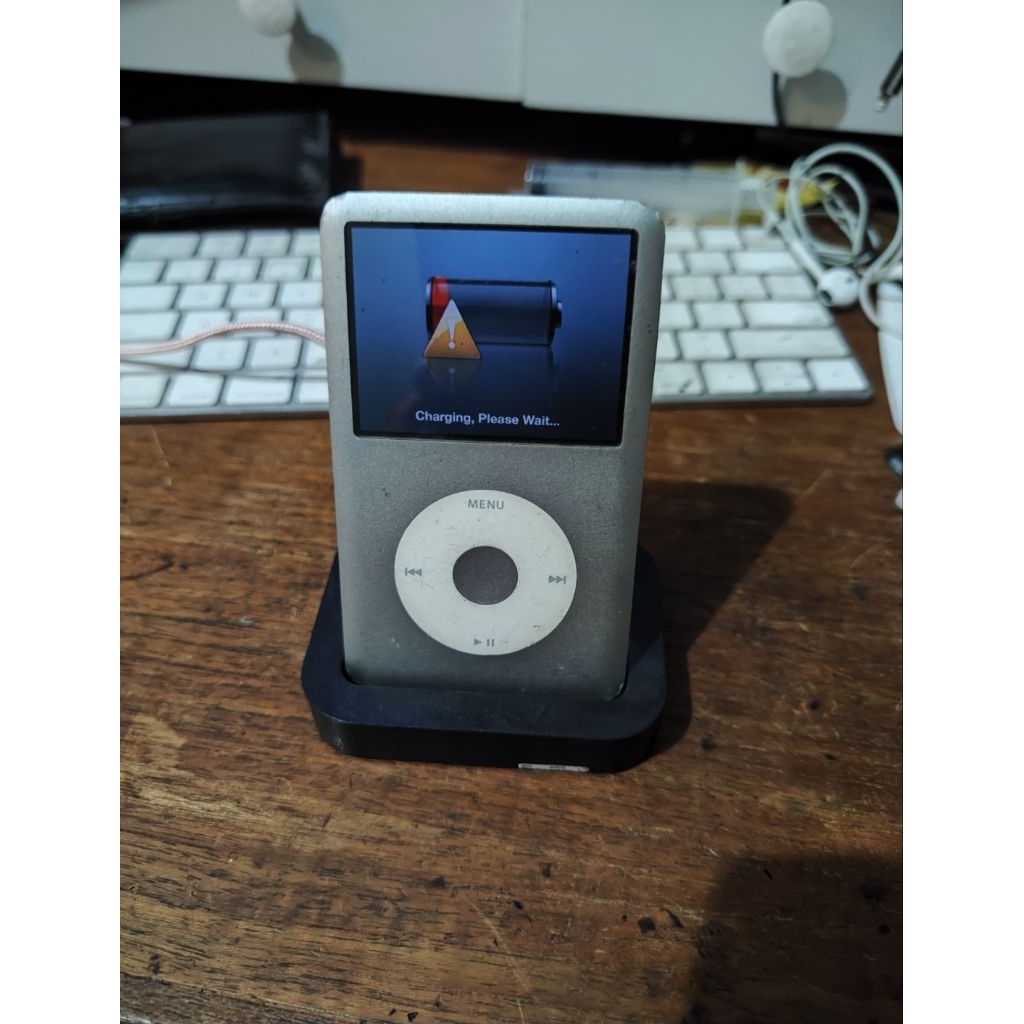 Dock Charger dan softcase For iPod Classic