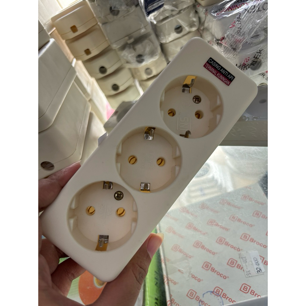 LOYAL Stop Kontak Outbow Colokan Listrik Tanpa Kabel