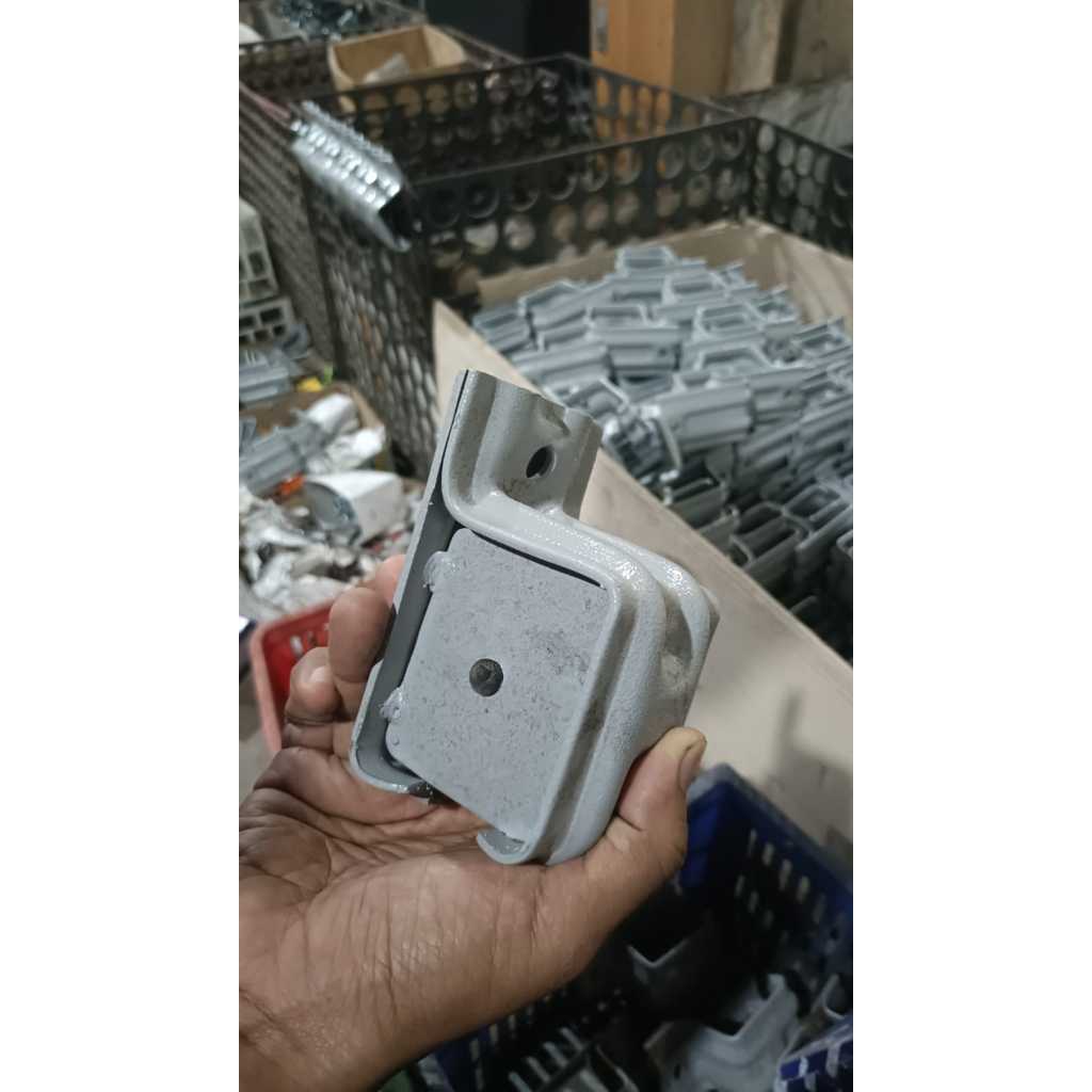 Finish Bracket 4800 Komponen Pintu Garasi Sliding Tikung Lipat Non Merek