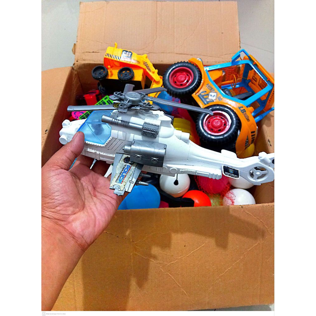 Mainan Anak Preloved (Mobil, Helikopter, Bola dll)