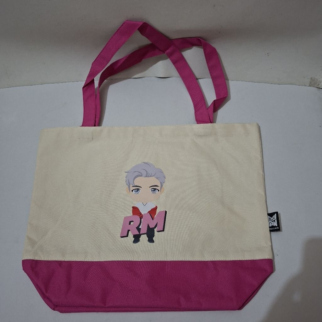 LIMITED EDITION: Tas Tote Bag BTS Tiny Tan