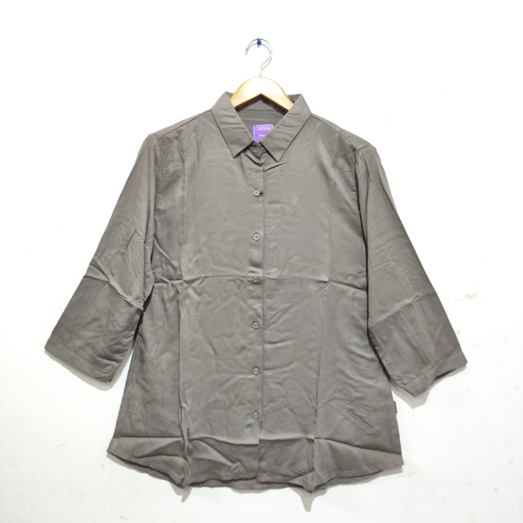 CAESAR Ladies Blus/Blouse Wanita Abu-abu Polos Lengan Panjang 890AB