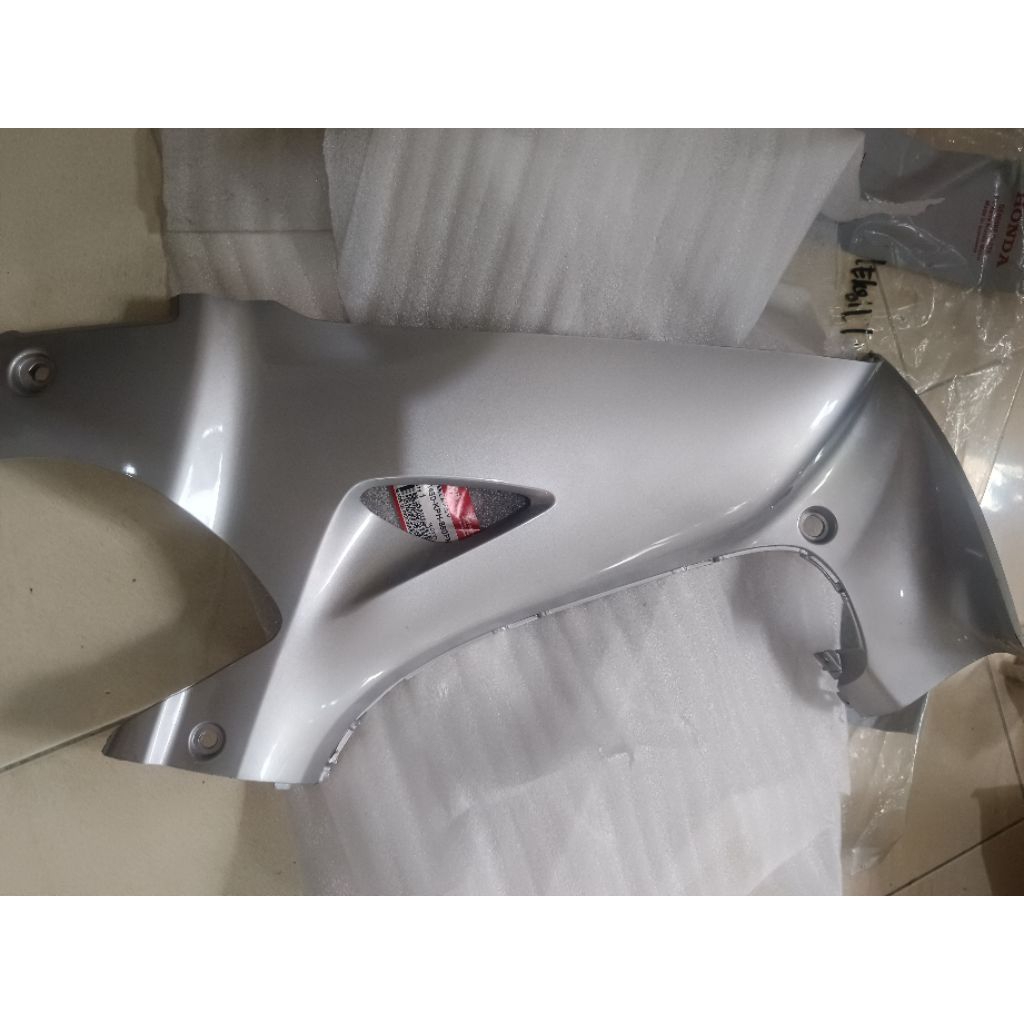 leksil luar honda karisma kiri warna silver original ahm kode part 64450-KPH-880FMH