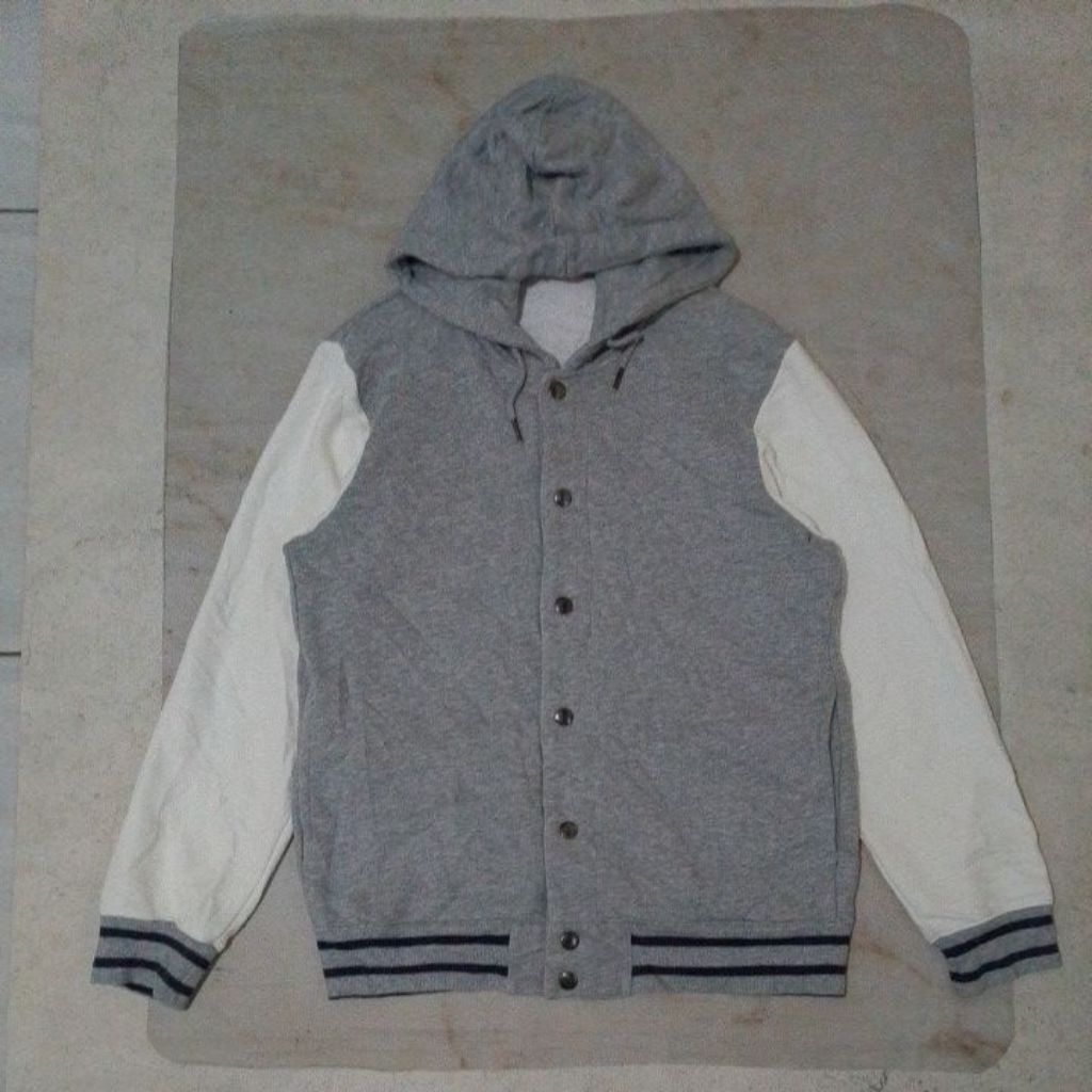 Jacket Hodie Varsity Global Uniqlo