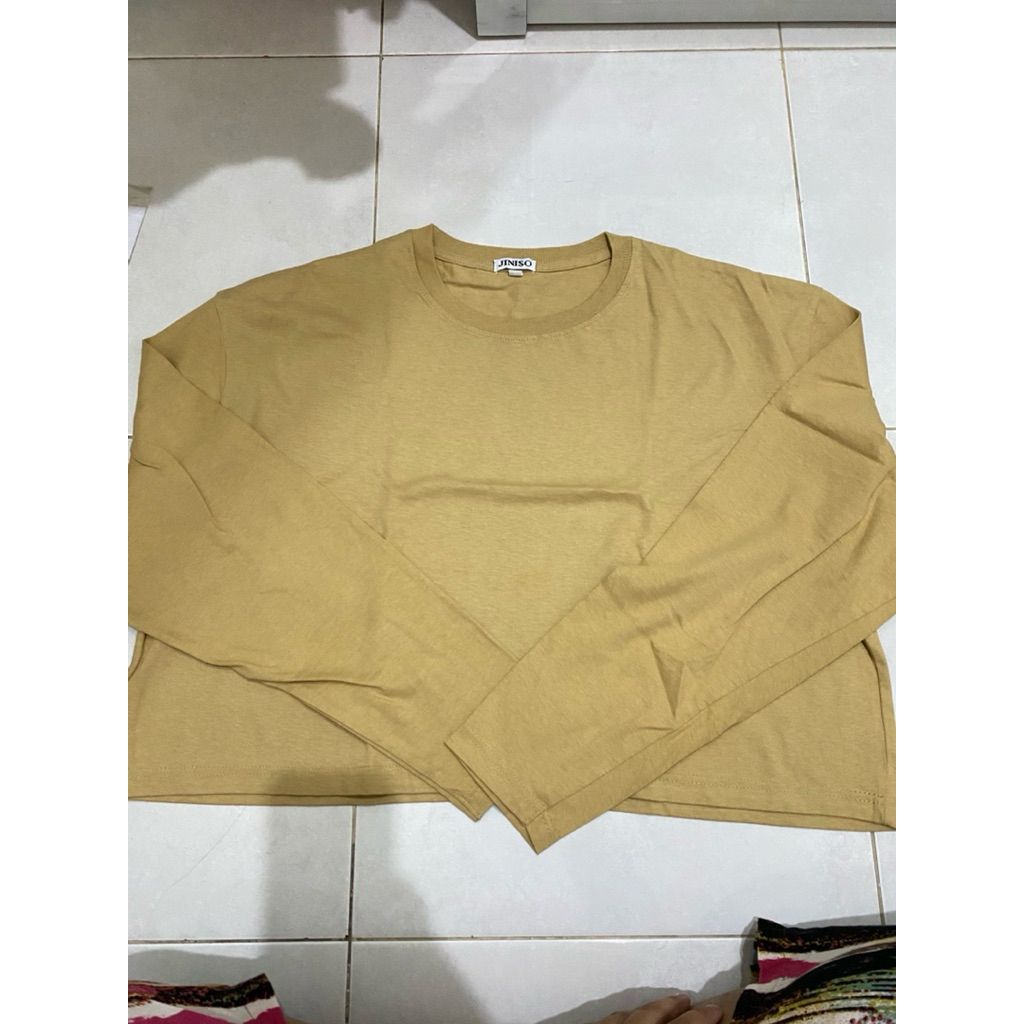 preloved kaos jiniso crop top uk Xl