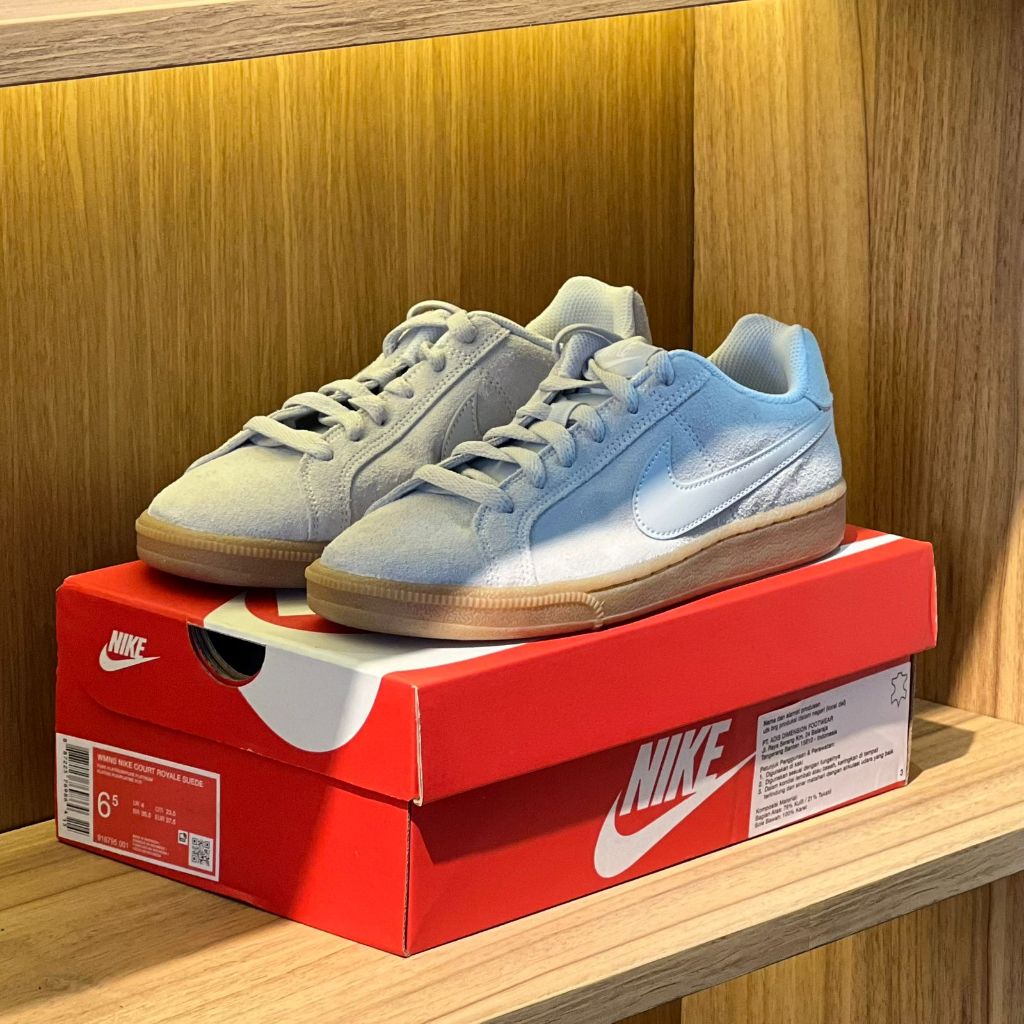 Nike Women Court Royale Suede Original BNIB