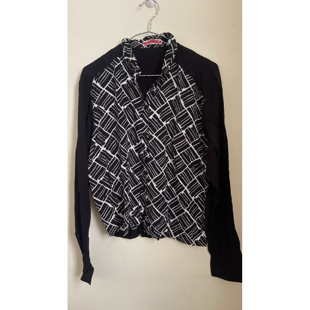 Preloved Baju Kemeja Wanita || Logo Jeans