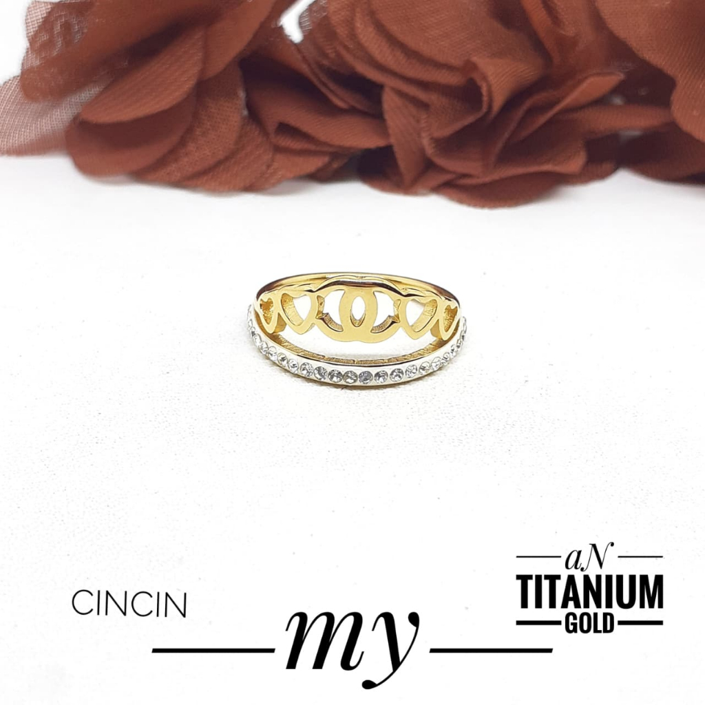 cincin titanium yang sangat bagus sehingga membuat penampilan sangat elegant dengan warna gold akses