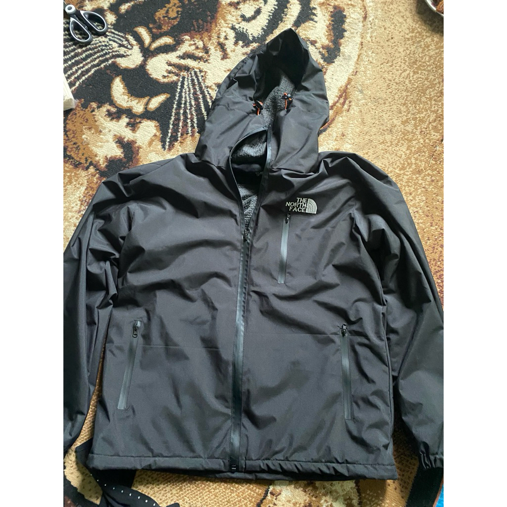 jaket gelembung tnf