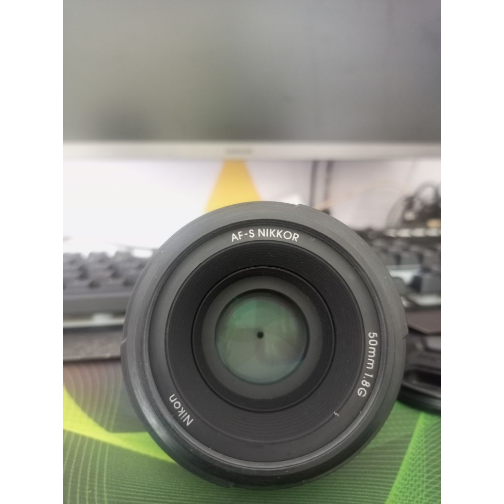 Lensa Nikon 50 mm