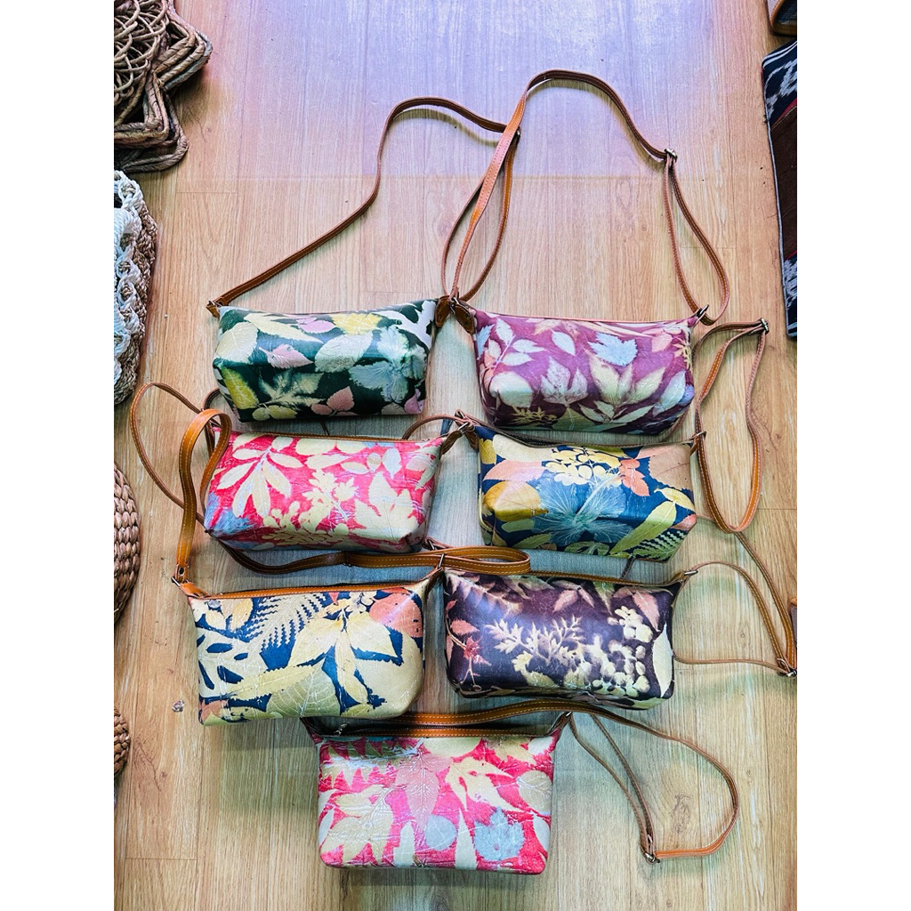 Tas Selempang Kulit Coklat Ecoprint