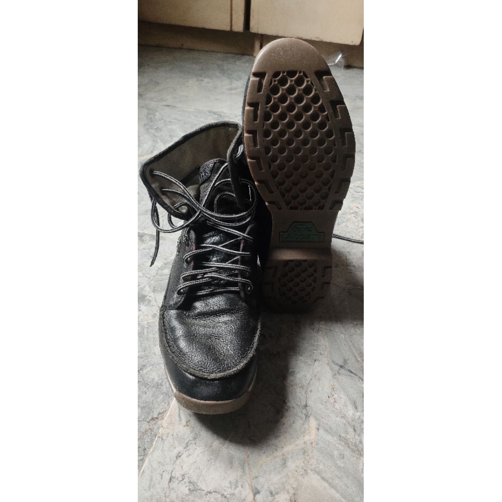 sepatu boots Lacoste