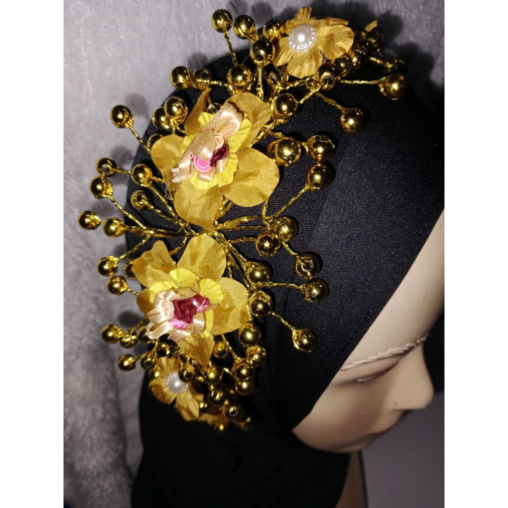 Hiasan hijab bunga samping