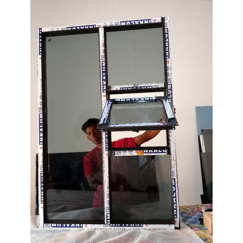 jendela aluminium+kusen 3 inch,2 bukaan,2 kaca mati.GRATIS PACKING KAYU DAN BAUT FISHER untuk pemasa