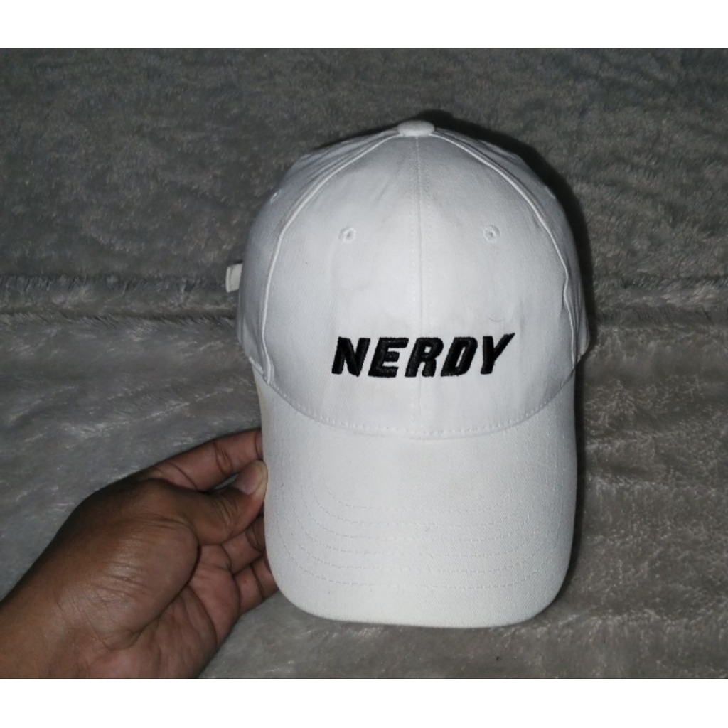Topi NERDY putih Setelan Second