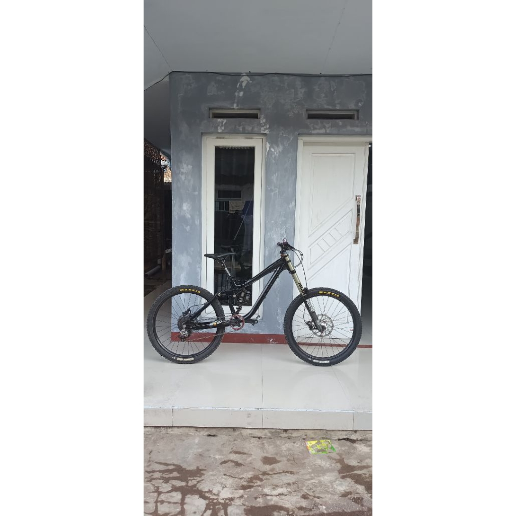 Sepeda Adrenaline FR Team