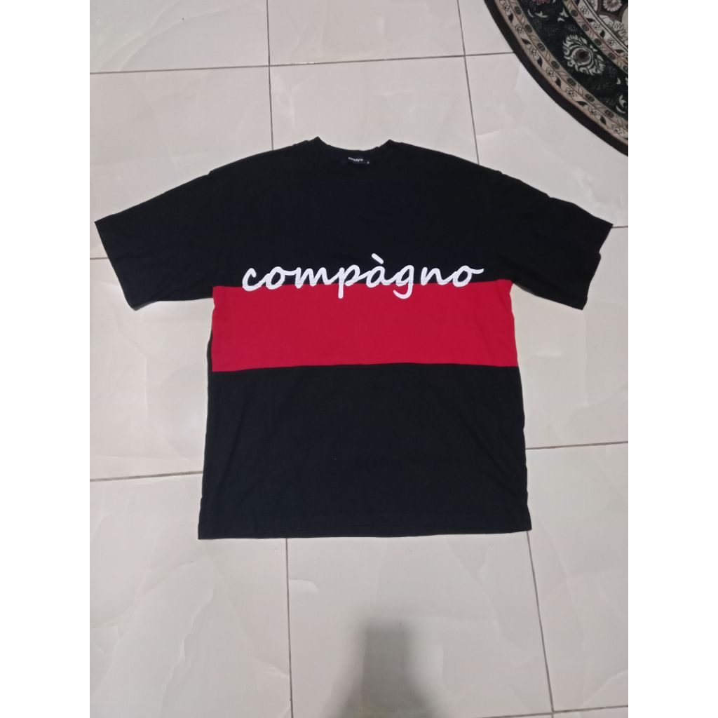 Kaos Compagno Hitam Merah