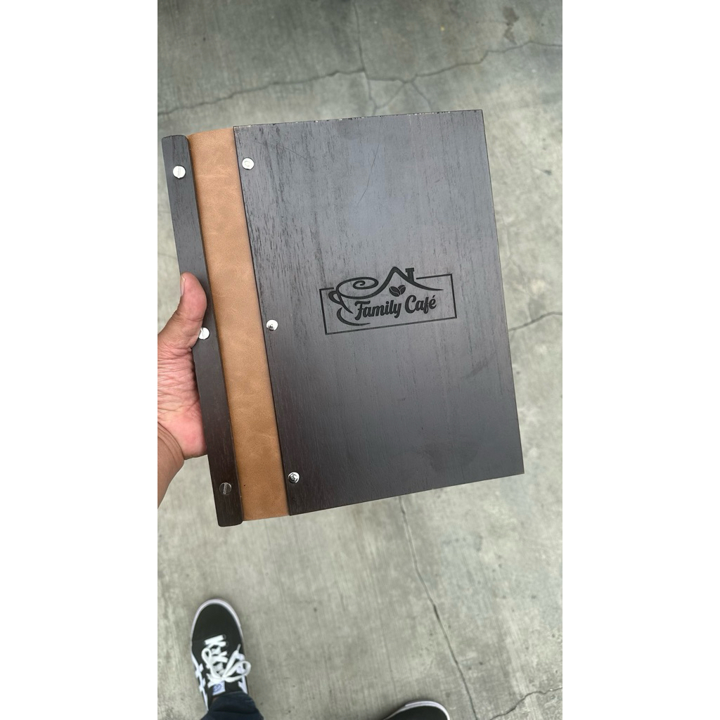 Buku Menu Cover Kayu A4/F4 + Grafir logo