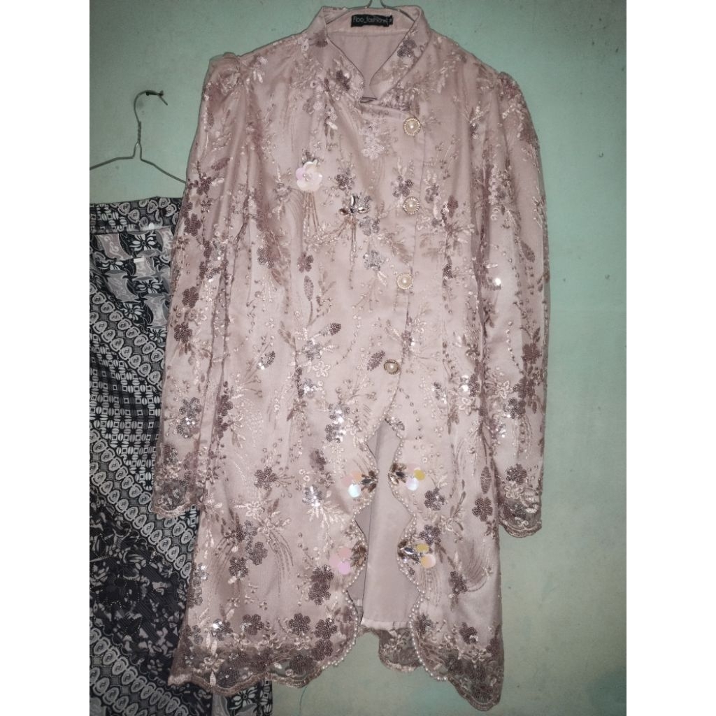 Kebaya Floo Fashion dan Rok Batik Preloved