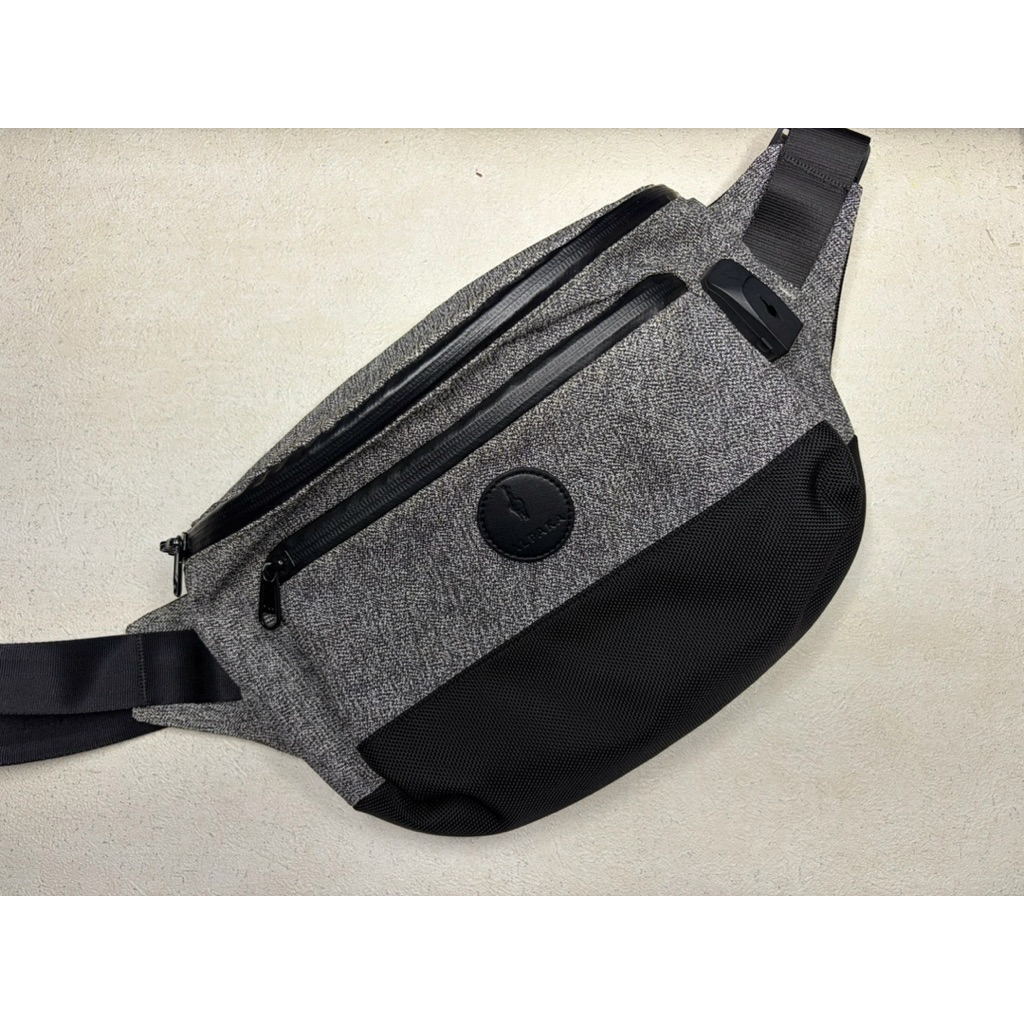 Alpaka Bravo Sling Bag Messenger 6L fit Tablet 11 inch