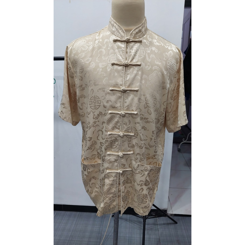 Atasan cheongsam pria gold muda bermotif keren