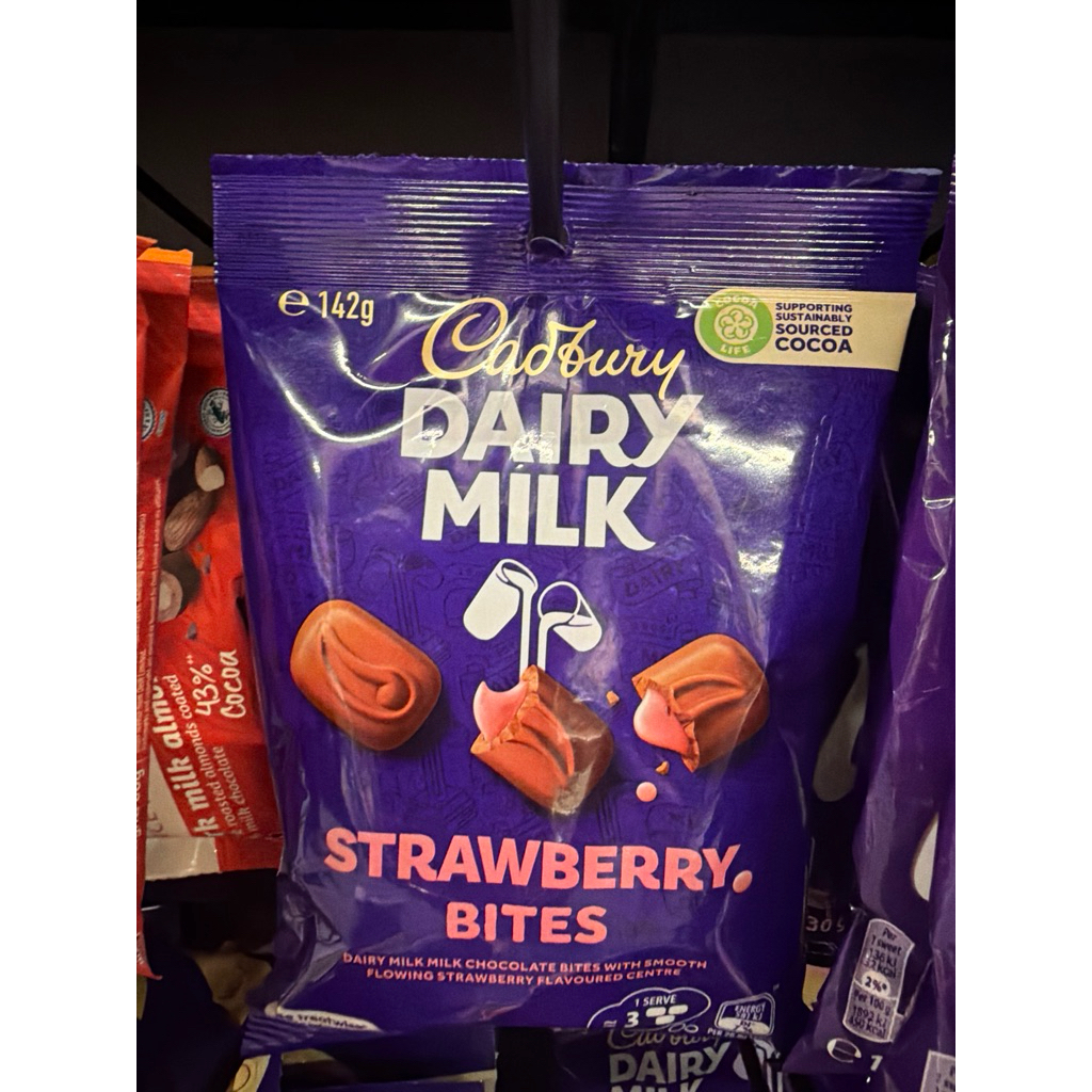 CADBURY DAIRY MILK STRAWBERRY BITES