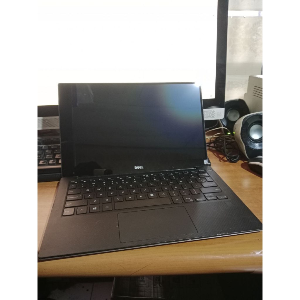 Jual Laptop Second Kondisi Mati DELL XPS 13 9360 Layar touchscreen , Tanpa RAM ,Tanpa Storage