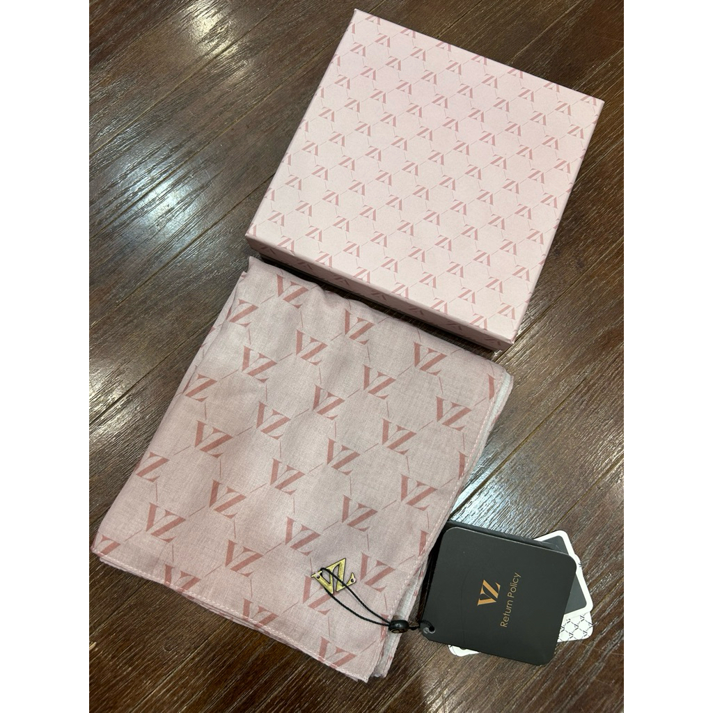 monogram scarf VZ kode pearl