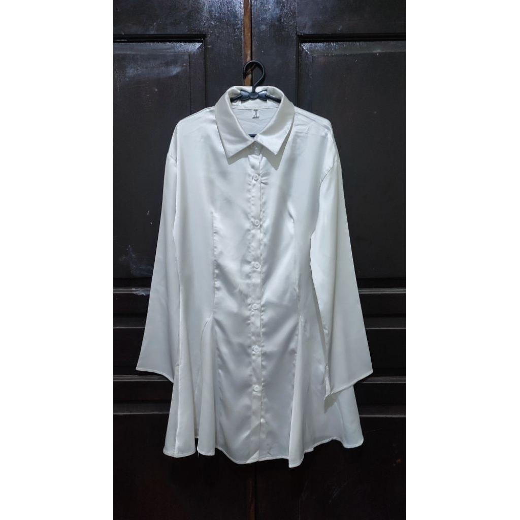 PL tunik putih bikin slim
