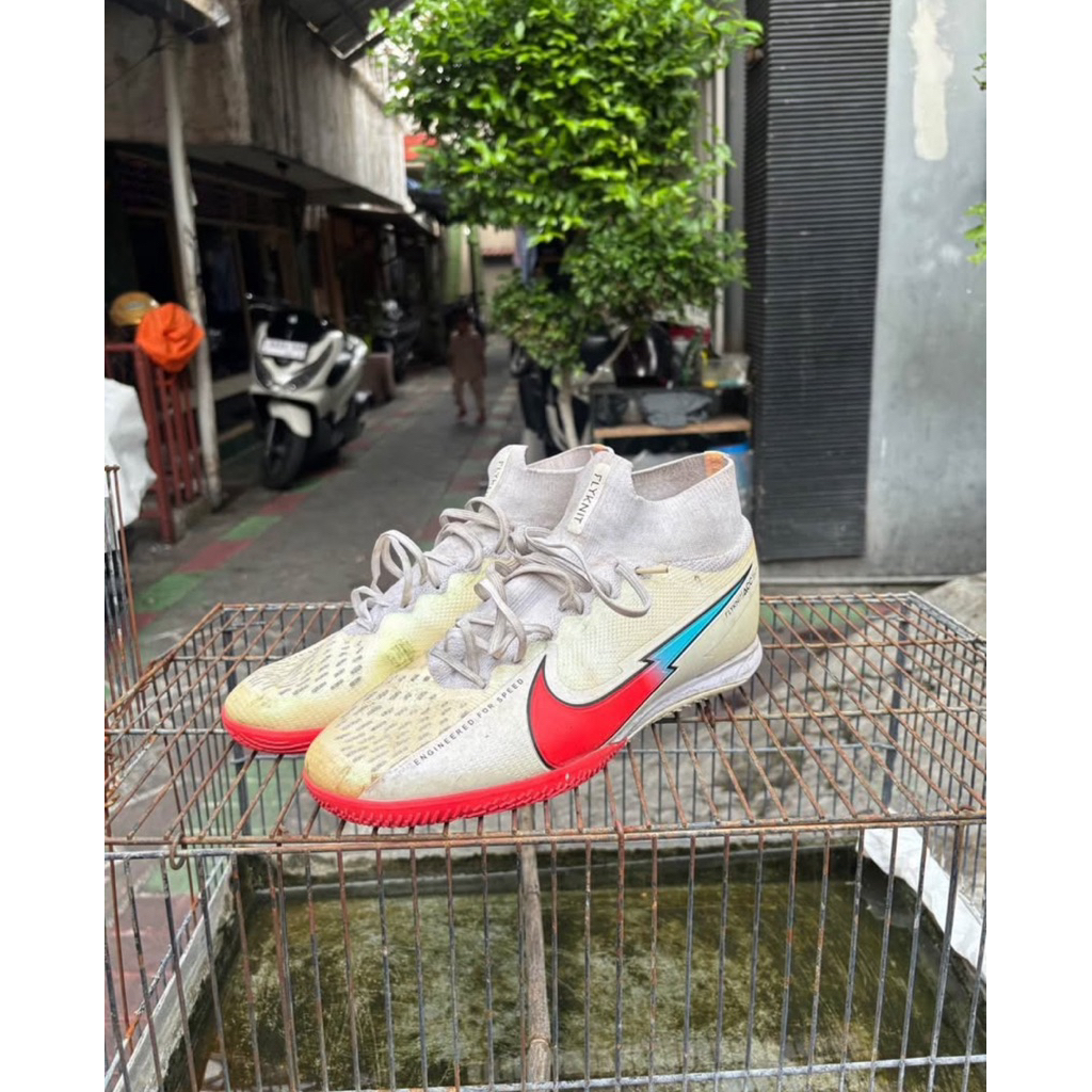 Sepatu Nike futsal second