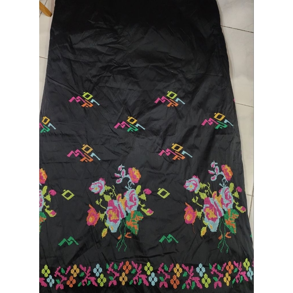 Kain Tenun Bunga Lagosi Sengkang (Bahan Rok) permeter